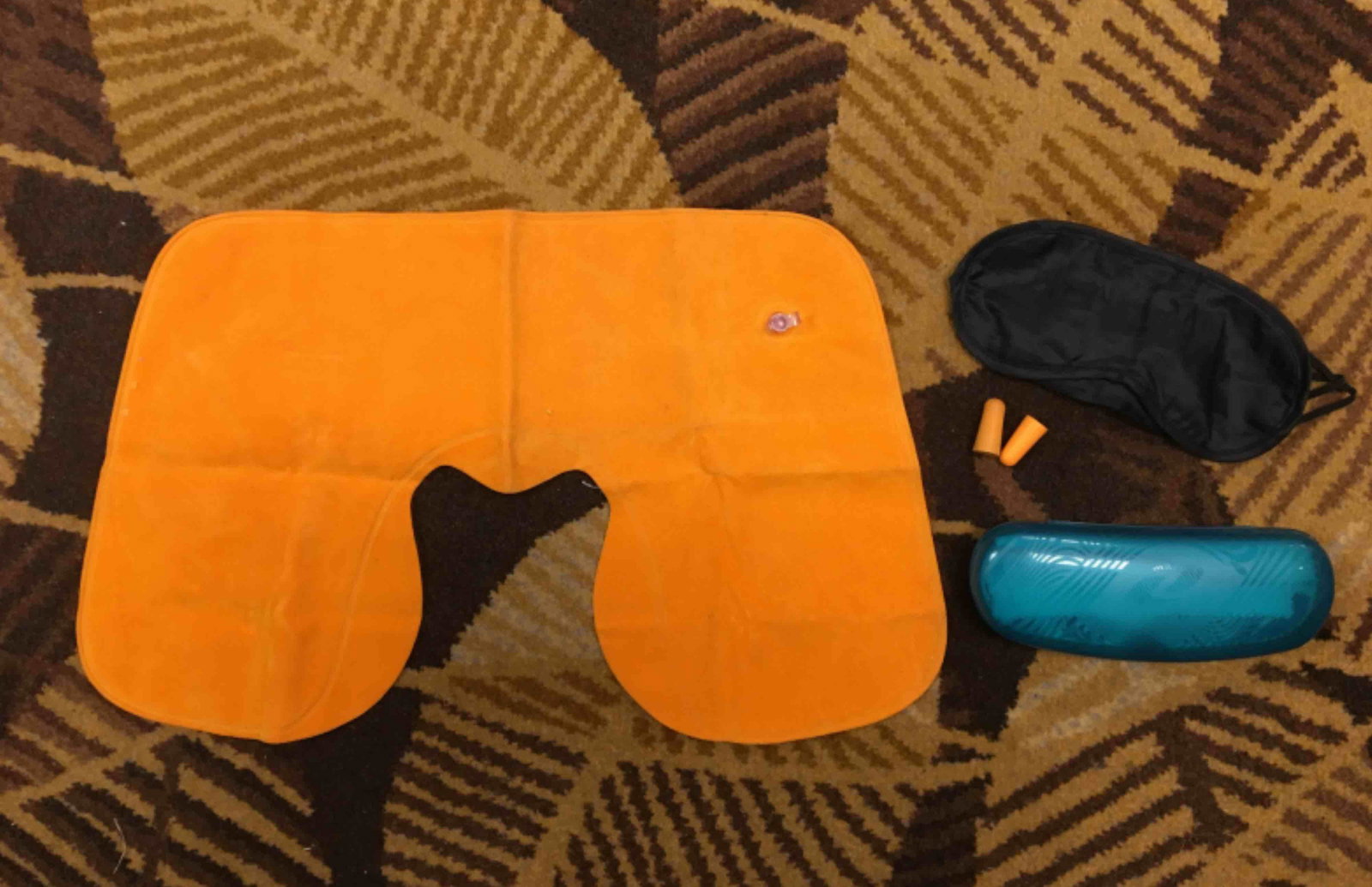 Air pillow and ear plugs