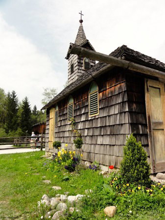 chapel-open-air-museum-may-1-salzburg.jpg A wooden chapel reconstructed in the gardens