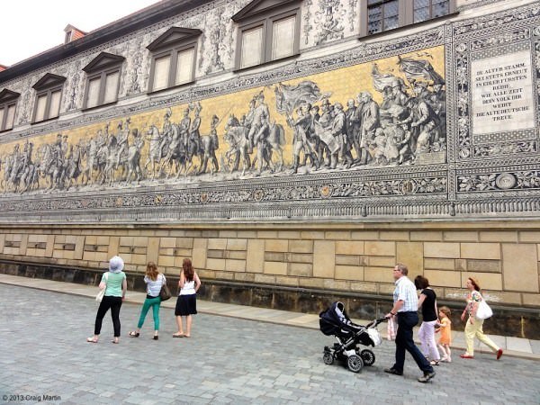 This golden mosaic is made from local porcelain.
