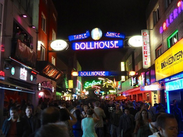 Wet and wonderful: the Hamburg podcast 6 Which is in stark contrast to the drinking and brothels around the Reeperbahn.