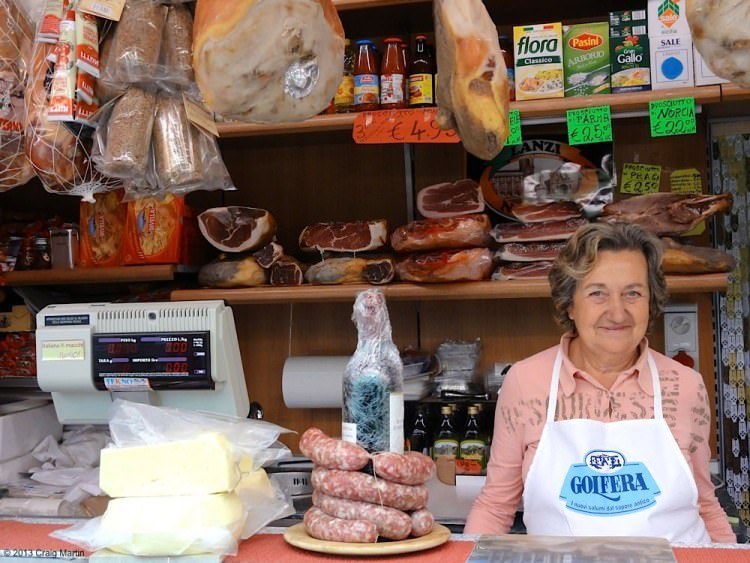 An Eating Italy food tour is a great way to taste Rome.