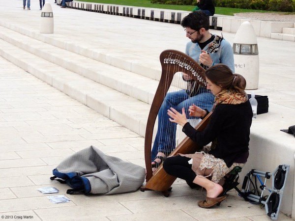 Travel music podcast: How to pay for your travels by busking 1 Annie and Colin busking on the Zadar waterfront