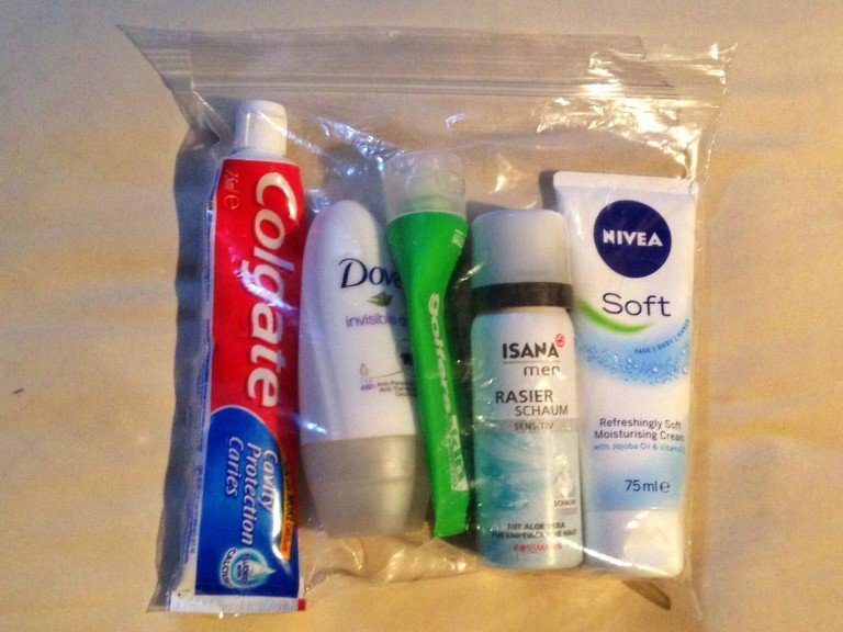 Toiletries on a plane: what to put in your toiletries kit