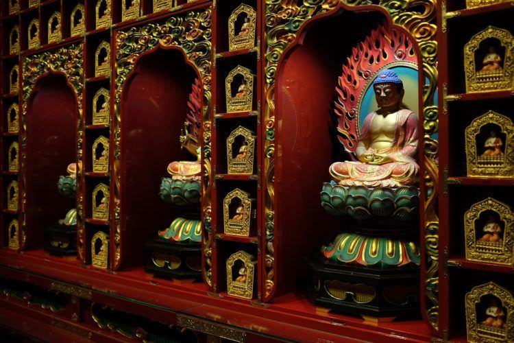 I wouldn't recommend you try to steal a tooth from one of these buddhas!