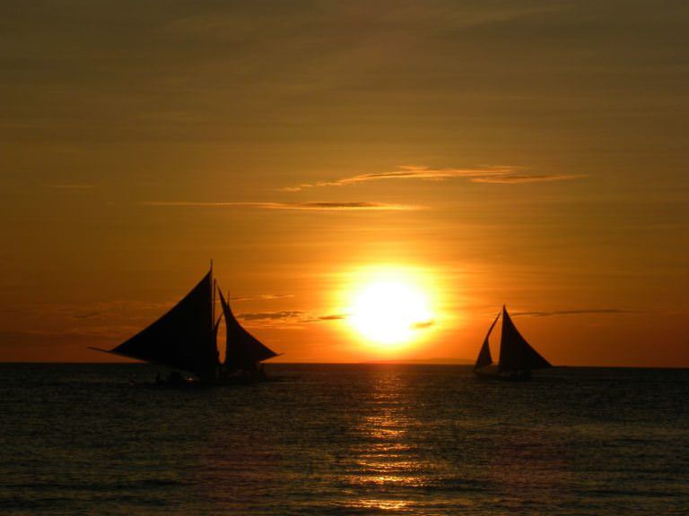 Be smart, pack light: what to pack for a sailing trip