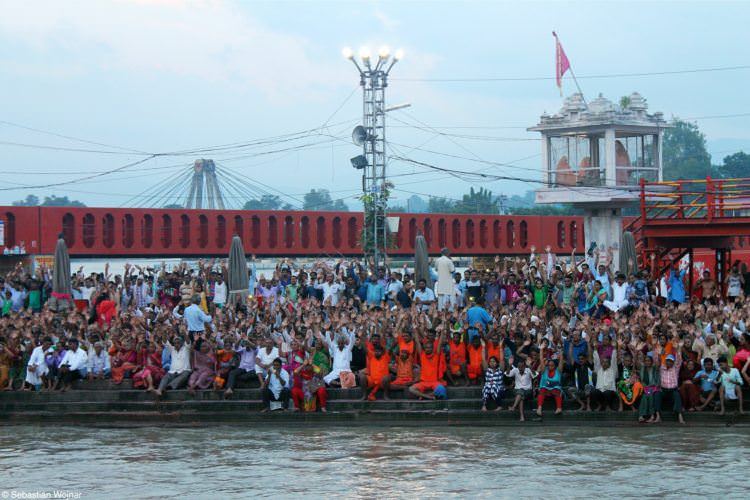 Attending a Ganga Aarti: how to worship the Ganges River in Haridwar 3 People at the Ganges in Haridwar, India