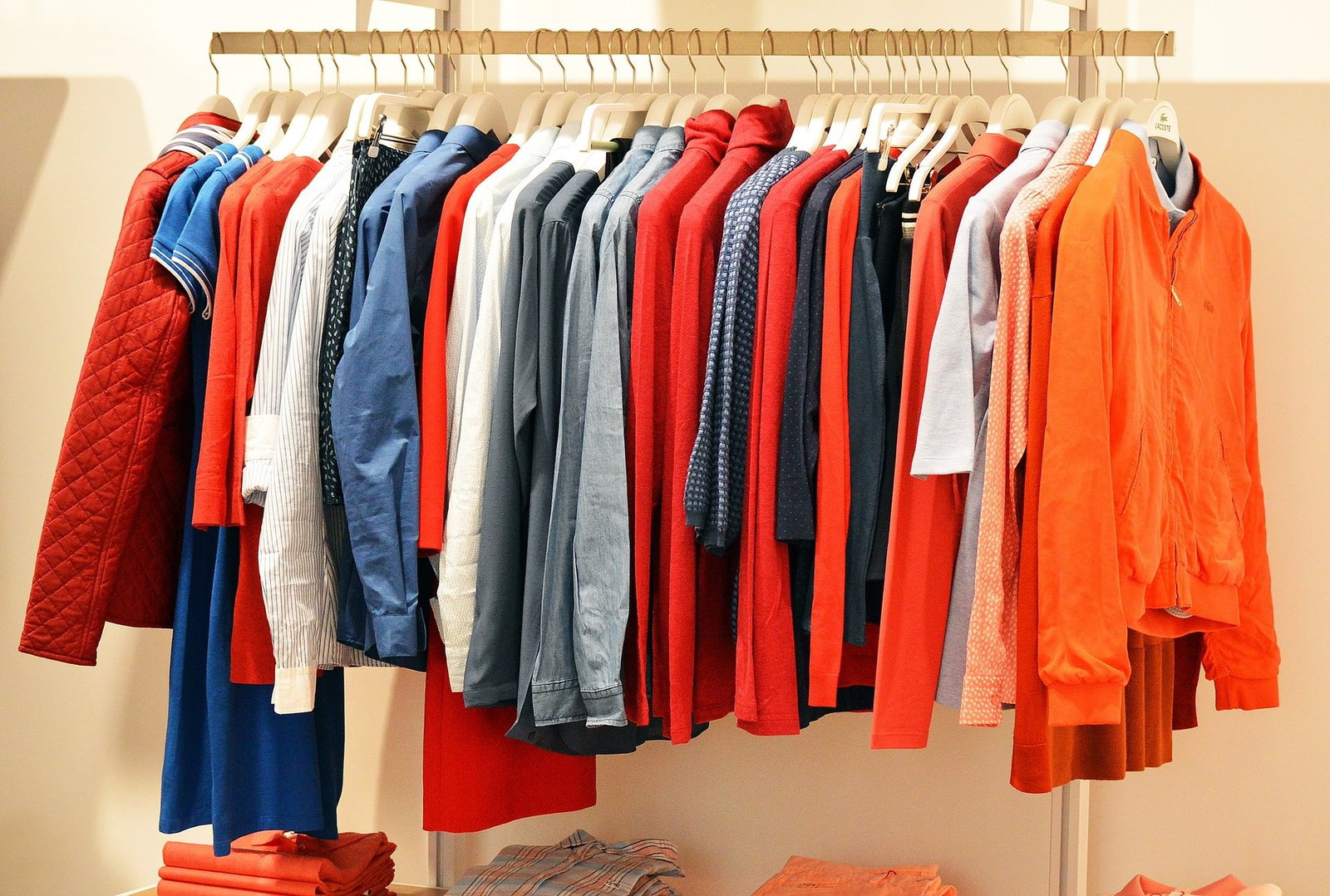 Top 5 tips for clothes shopping while travelling 3 Clothes rack