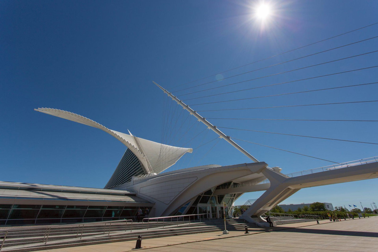 Top 10 Best Things to do in Milwaukee - A Milwaukee travel podcast 2 The Milwaukee Art Museum