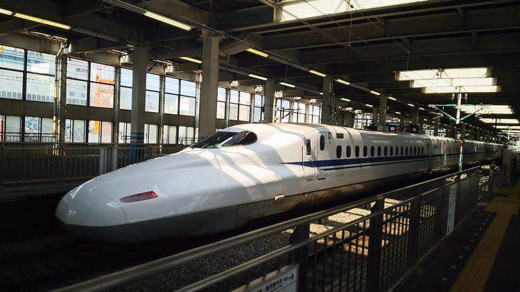 bullet train 1918480 2 - How to plan a trip to Japan