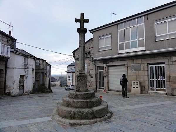 32 dividing point - via de la plata - camino de santiago - spain The way divides