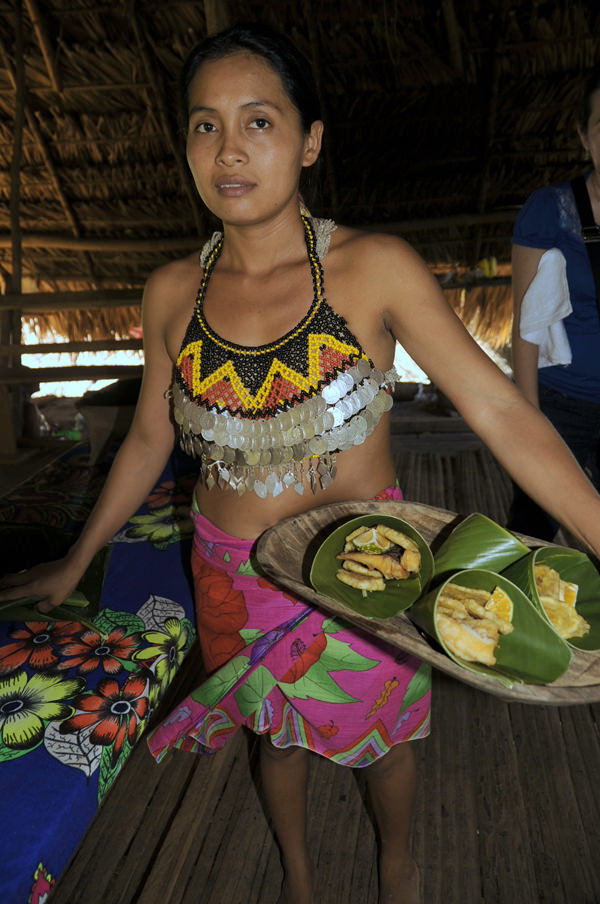 A typical Ember&aacute; lunch in Panama