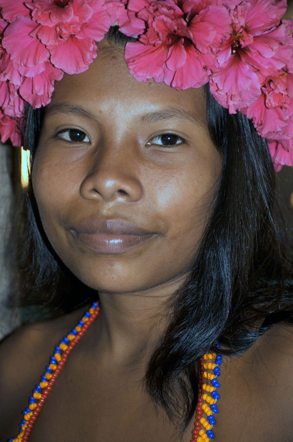 Ember&aacute; woman with flowers in her hair