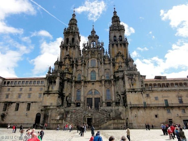 camino de santiago free pilgrim meal 06 06 Santiago cathedral