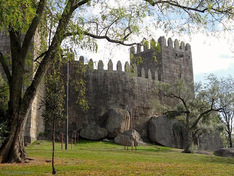 Castle of Guimaraes, Portugal castle of guimaraes photos of portugal 09 - Travel diary 2012