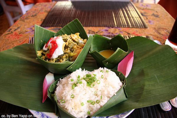 eat fish amok - thigns to do in phnom penh cambodia
