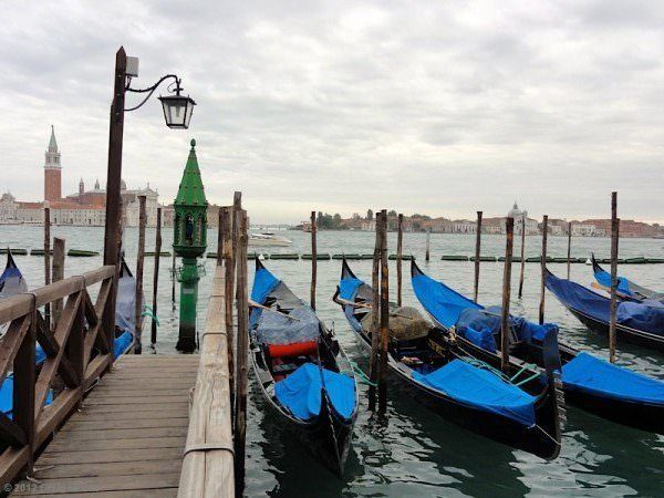 gondolas canal lamp island - venice italy gondolas canal lamp island venice italy - Travel diary 2012