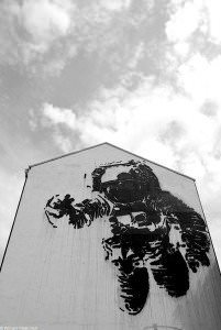 spaceman chains berlin street art germany - Berlin street art tours with the Hidden Path