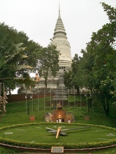 wat phnom - things to do in Phnom Penh Cambodia 03